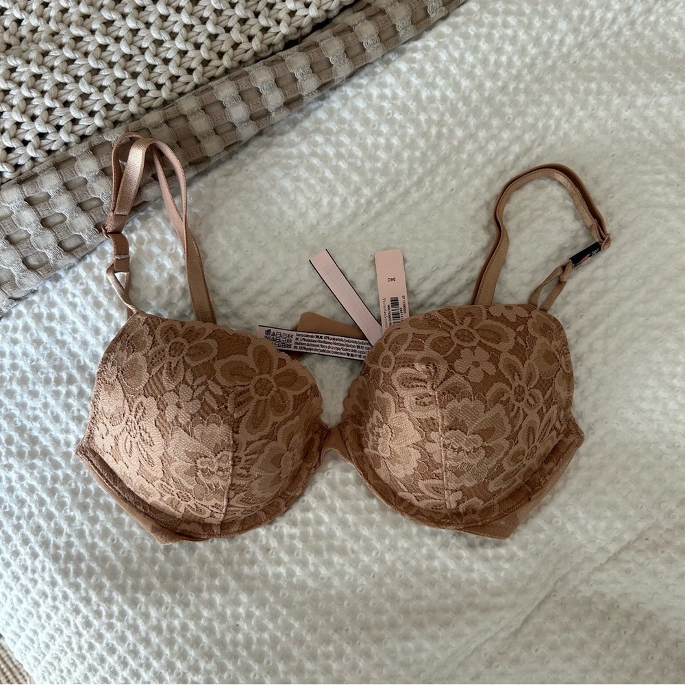 NWT Victorias Secret Demi Bra